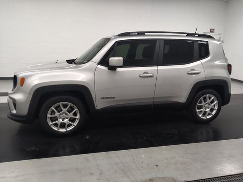 Used 2020 Jeep Renegade Latitude FWD image 2