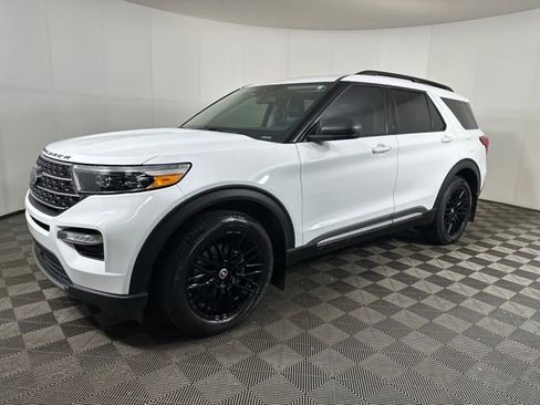 Used 2021 Ford Explorer XLT w/ Equipment Group 202A image 7