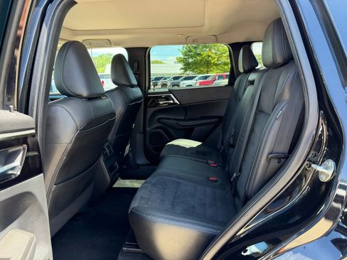 Used 2022 Mitsubishi Outlander SE image 16