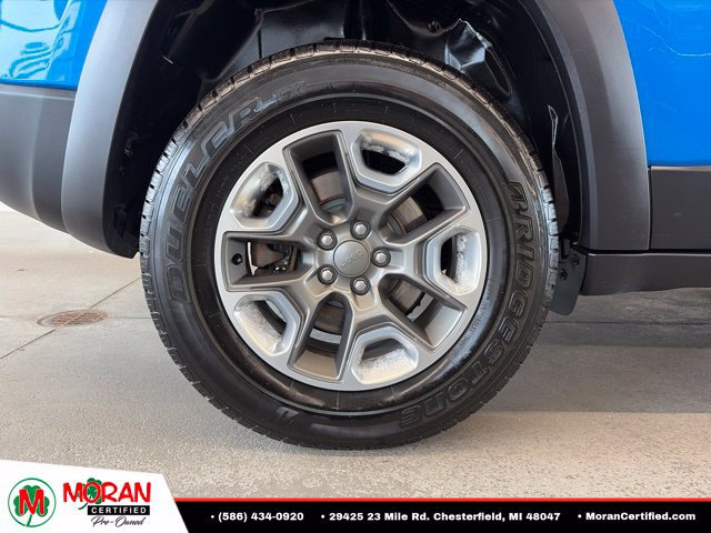 Used 2019 Jeep Cherokee Trailhawk w/ Cold Weather Group AWD/4WD image 10