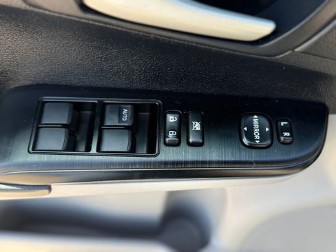 Used 2012 Toyota Camry LE FWD image 34