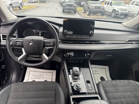 Used 2024 Mitsubishi Outlander SE image 14
