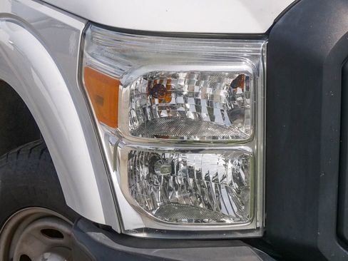 Used 2015 Ford F250 XL w/ Power Equipment Group image 4