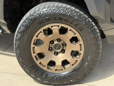 Used 2025 Toyota Tacoma 4x4 Double Cab Hybrid image 2