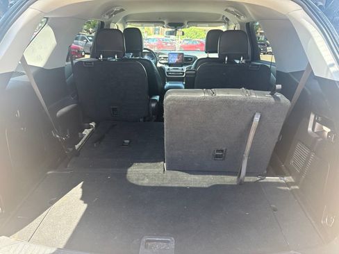 Used 2021 Ford Explorer XLT w/ Equipment Group 202A AWD/4WD image 39