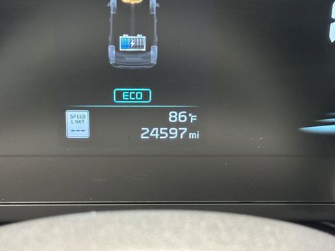 Used 2024 Kia Niro LX FWD image 17