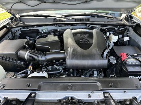 Used 2021 Toyota Tacoma TRD Sport w/ Technology Package AWD/4WD image 15
