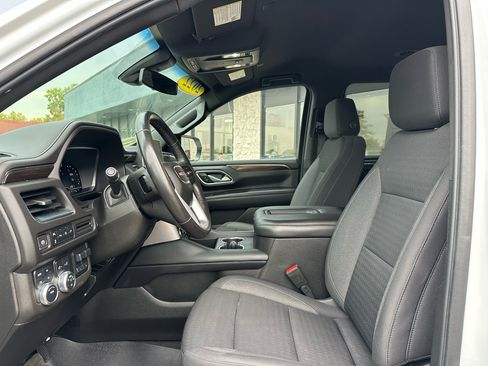 Used 2022 GMC Yukon XL SLE w/ Max Trailering Package image 2