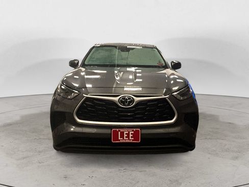 Used 2023 Toyota Highlander L FWD image 8