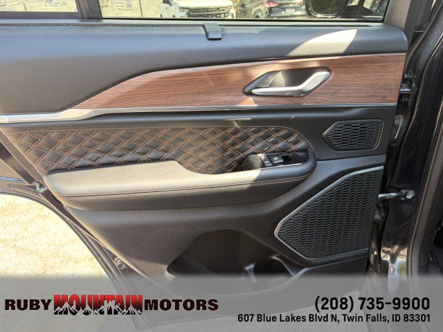 Used 2023 Jeep Grand Cherokee Summit w/ Adv Protech Group IV AWD/4WD image 28