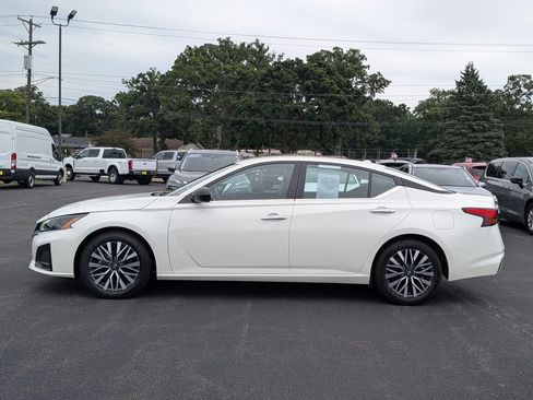 Used 2025 Nissan Altima 2.5 SV FWD image 4