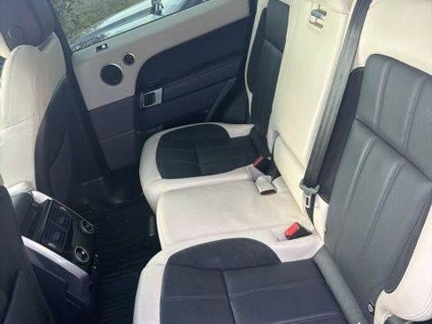 Used 2020 Land Rover Range Rover Sport HST image 4