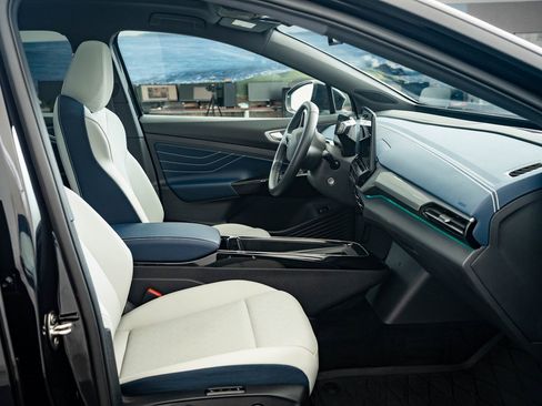 Used 2024 Volkswagen ID.4 S image 21