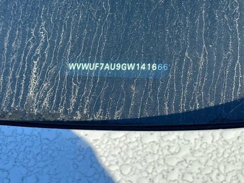 Used 2016 Volkswagen Golf 4-Door image 3