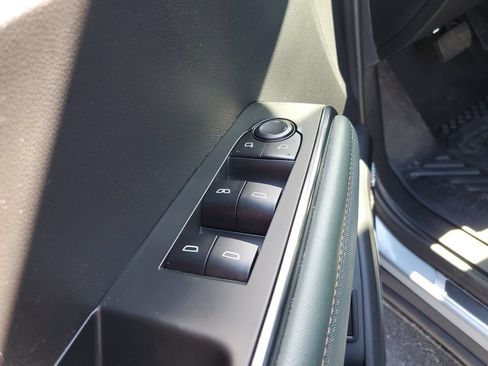 Used 2025 GMC Acadia AT4 AWD/4WD image 17