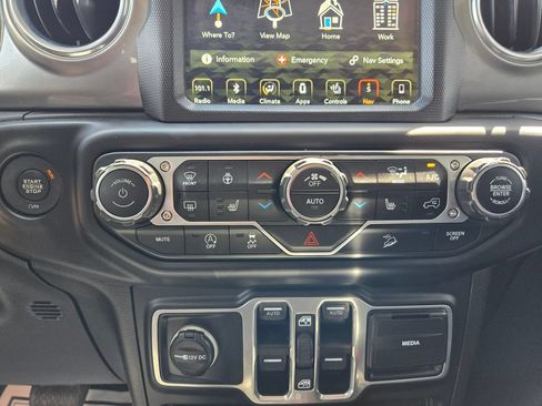 Used 2018 Jeep Wrangler Unlimited Sahara AWD/4WD image 25