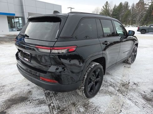 Used 2023 Jeep Grand Cherokee Altitude image 22