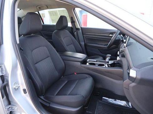 Used 2024 Nissan Altima 2.5 SV image 24