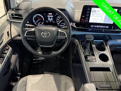 Certified 2023 Toyota Sienna Limited FWD image 14