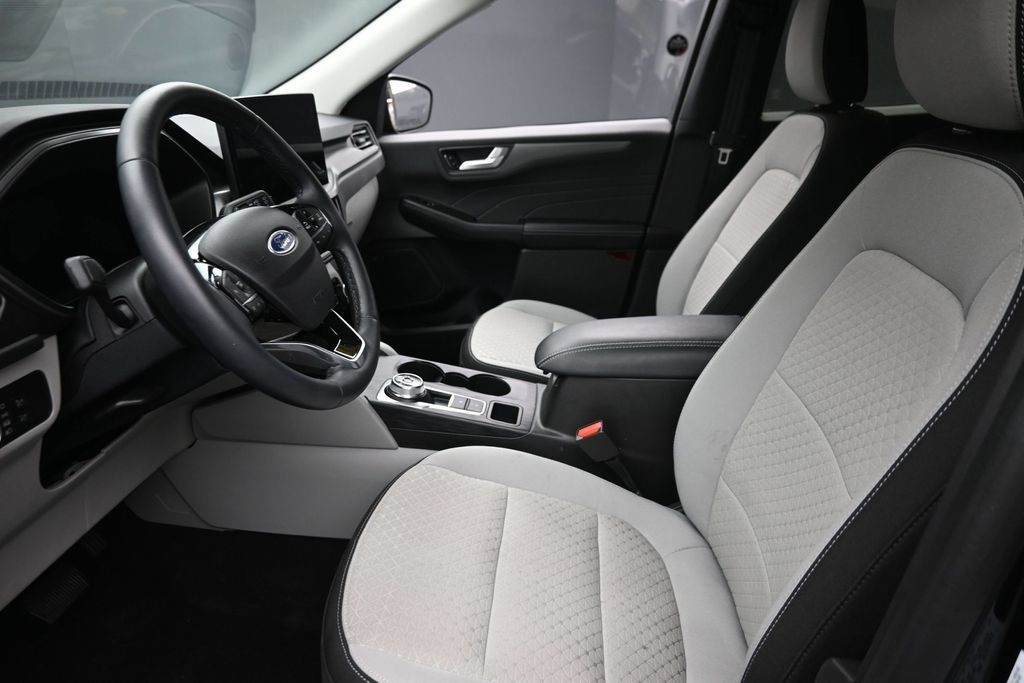 Used 2023 Ford Escape Active w/ Tech Pack #2 AWD/4WD image 16