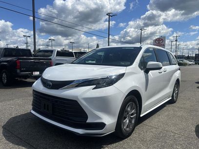 Used 2025 Toyota Sienna LE