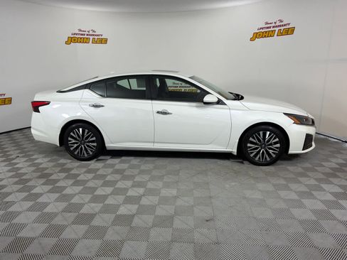 Certified 2024 Nissan Altima 2.5 SV w/ SV Premium Package FWD image 7