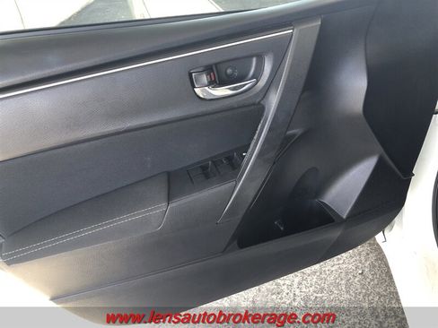 Used 2018 Toyota Corolla LE FWD image 9