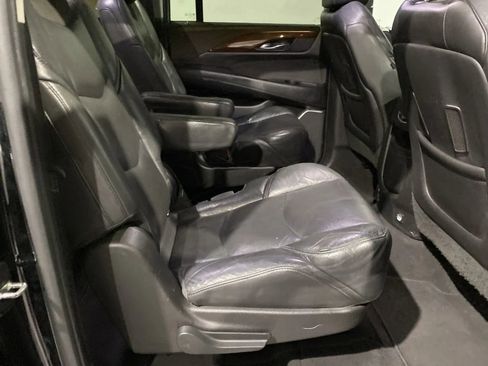 Used 2019 Cadillac Escalade ESV Luxury image 7