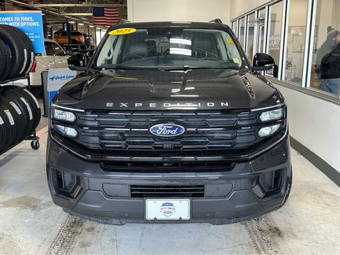 Certified 2025 Ford Expedition Active image 3
