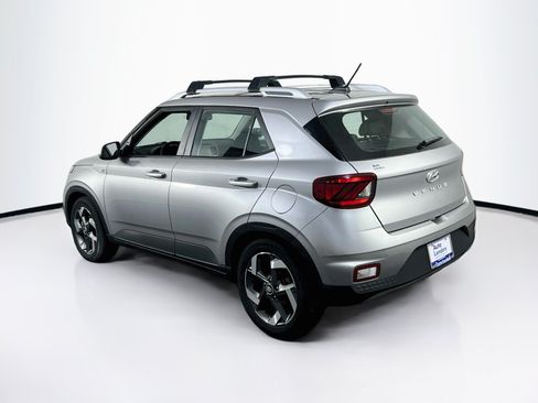 Used 2023 Hyundai Venue SEL FWD image 7