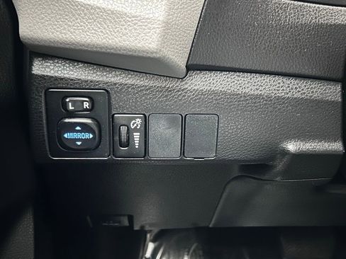 Used 2016 Toyota Corolla L image 19