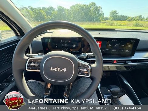Used 2025 Kia Sorento LX FWD image 14