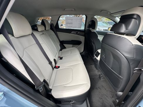 New 2026 Kia Sportage EX image 18