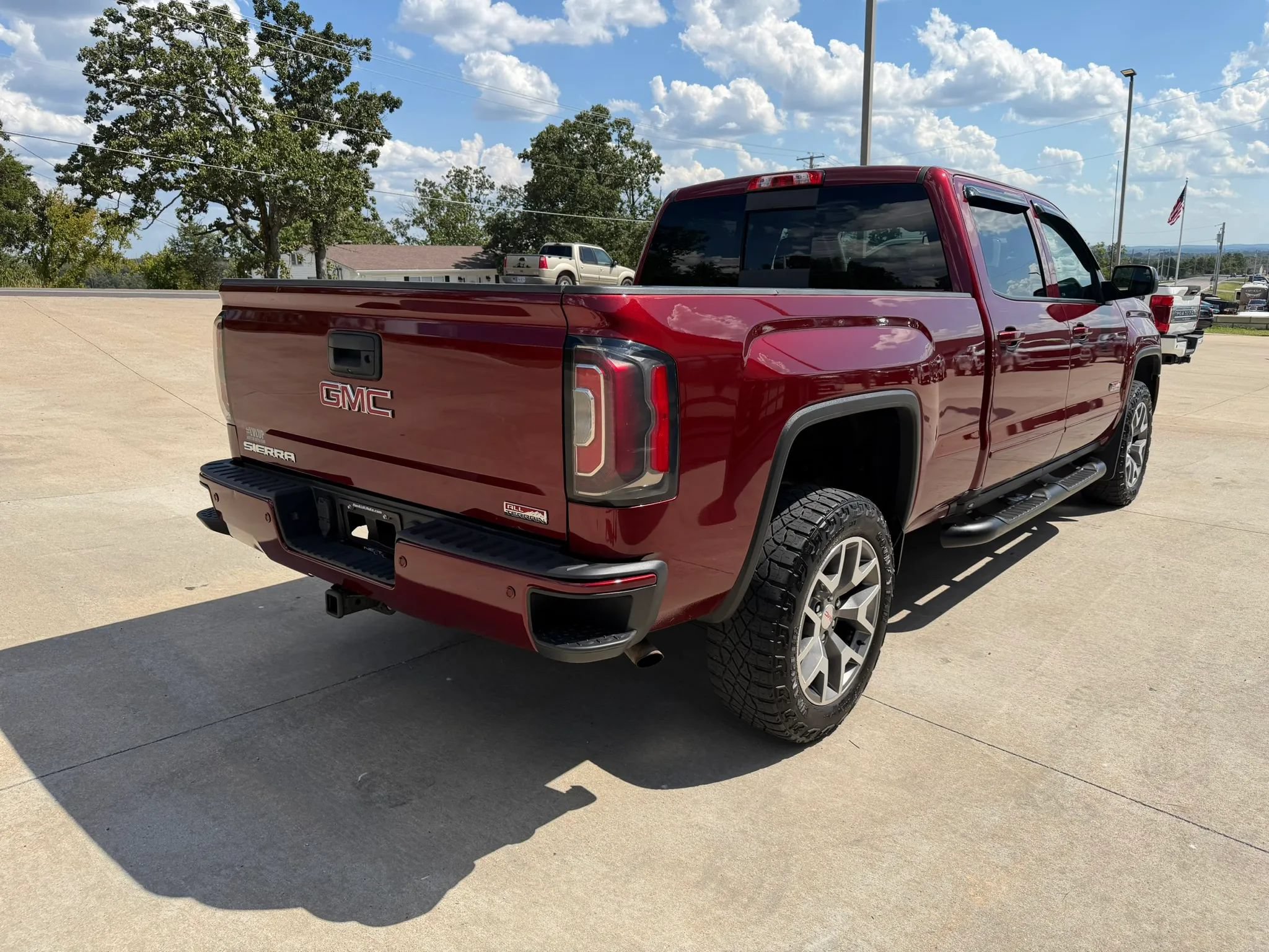 Used 2017 GMC Sierra 1500 SLT AWD/4WD image 9
