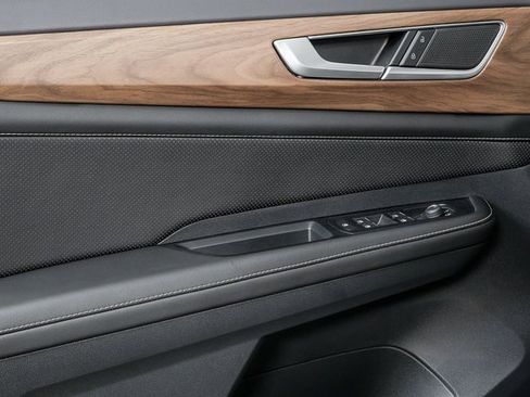 Certified 2025 Volkswagen Atlas SE image 11