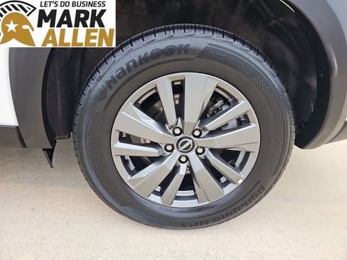 Used 2025 Nissan Pathfinder SV FWD image 32