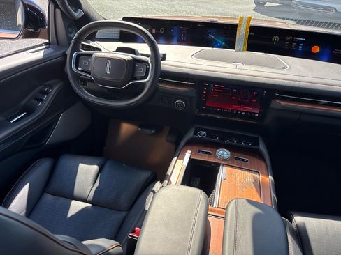 New 2025 Lincoln Navigator L Black Label image 31