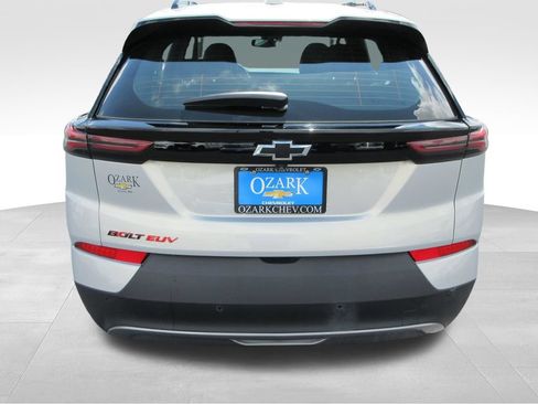 Certified 2023 Chevrolet Bolt EUV LT w/ Convenience Package FWD image 4