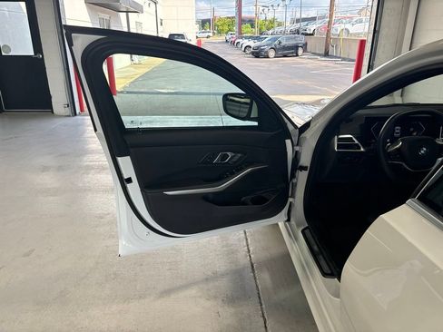 Used 2025 BMW 330i xDrive Sedan AWD/4WD image 9