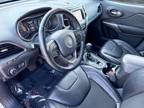 Used 2021 Jeep Cherokee Latitude Plus FWD image 24