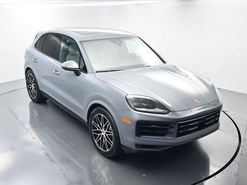 Certified 2025 Porsche Cayenne S image 42