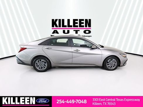 Used 2024 Hyundai Elantra SEL FWD image 7