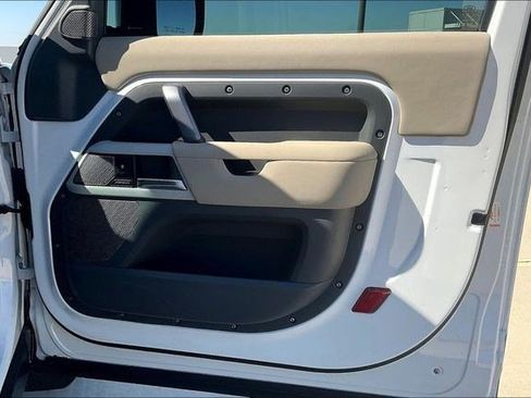 Used 2022 Land Rover Defender 90 X-Dynamic S image 29