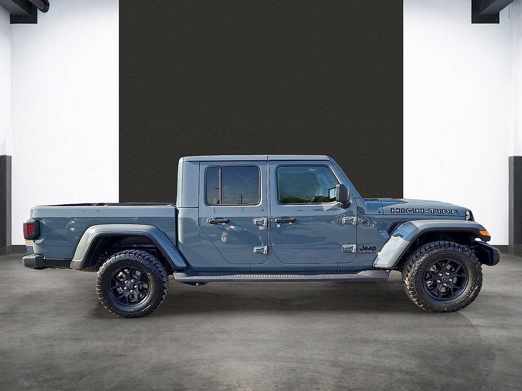 Used 2025 Jeep Gladiator Sport AWD/4WD image 10