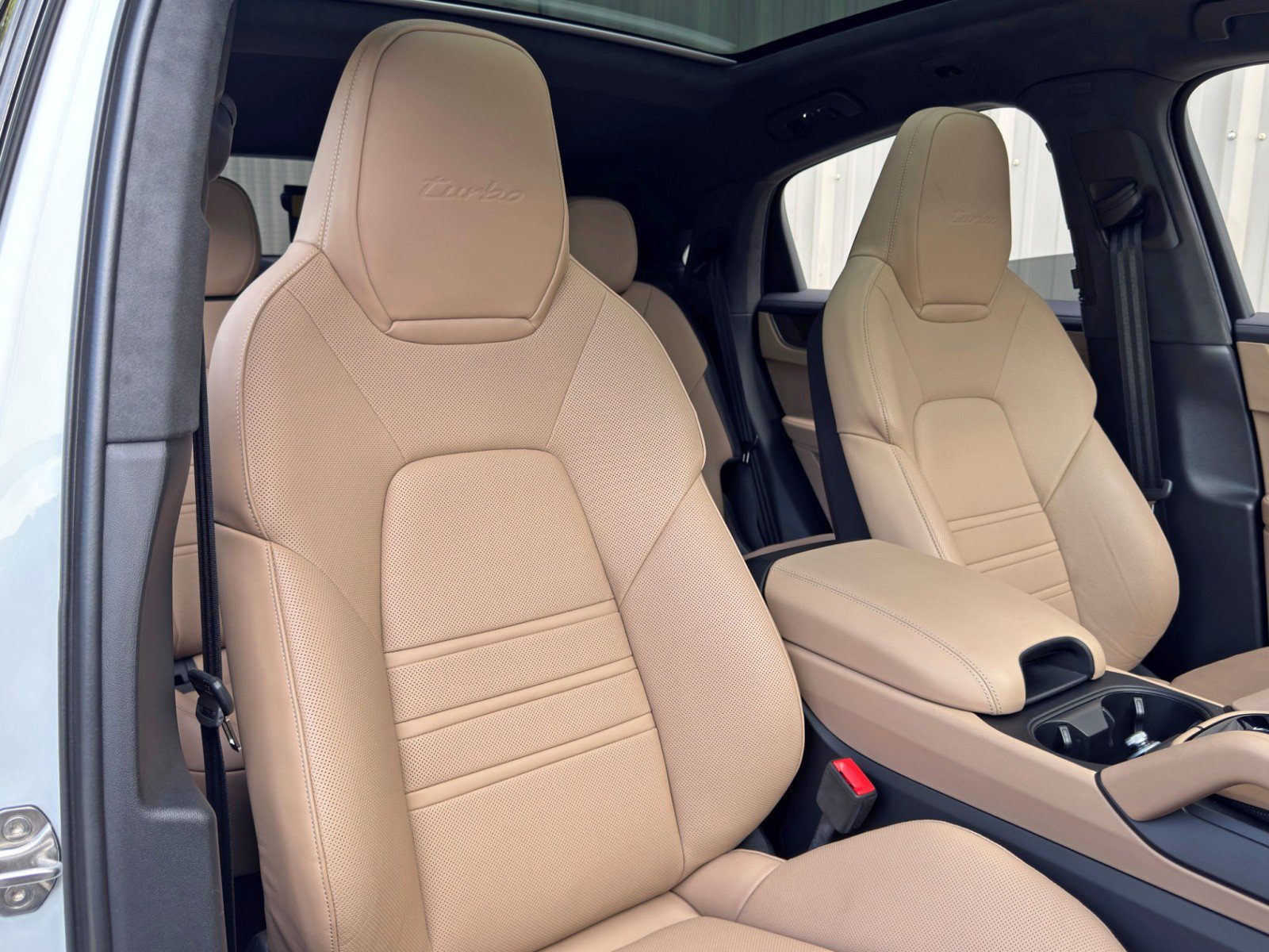 Used 2024 Porsche Cayenne Turbo AWD/4WD image 45