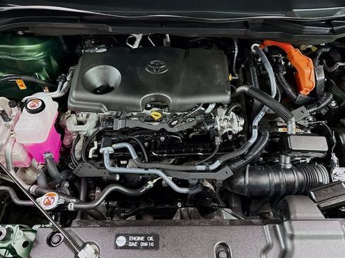 Used 2025 Toyota Sienna Platinum AWD/4WD image 33