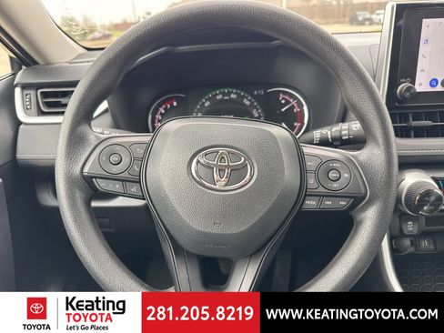 Used 2025 Toyota RAV4 XLE image 16