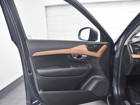 Used 2022 Volvo XC90 T6 Momentum w/ Advanced Package image 9