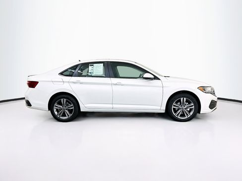 Used 2024 Volkswagen Jetta SE w/ Panoramic Sunroof Package FWD image 10