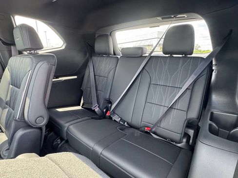 Used 2025 Buick Enclave Avenir w/ Super Cruise Package FWD image 19